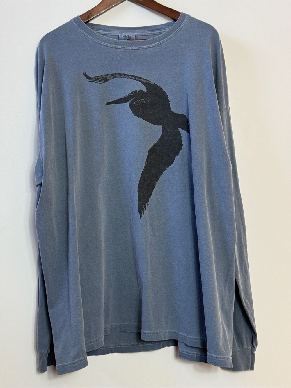 Confort Colors Men's Slate Blue Long- Sleeves Black Pelican Print Top
